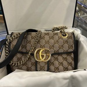 Gucci crossbody/ shoulder bag!